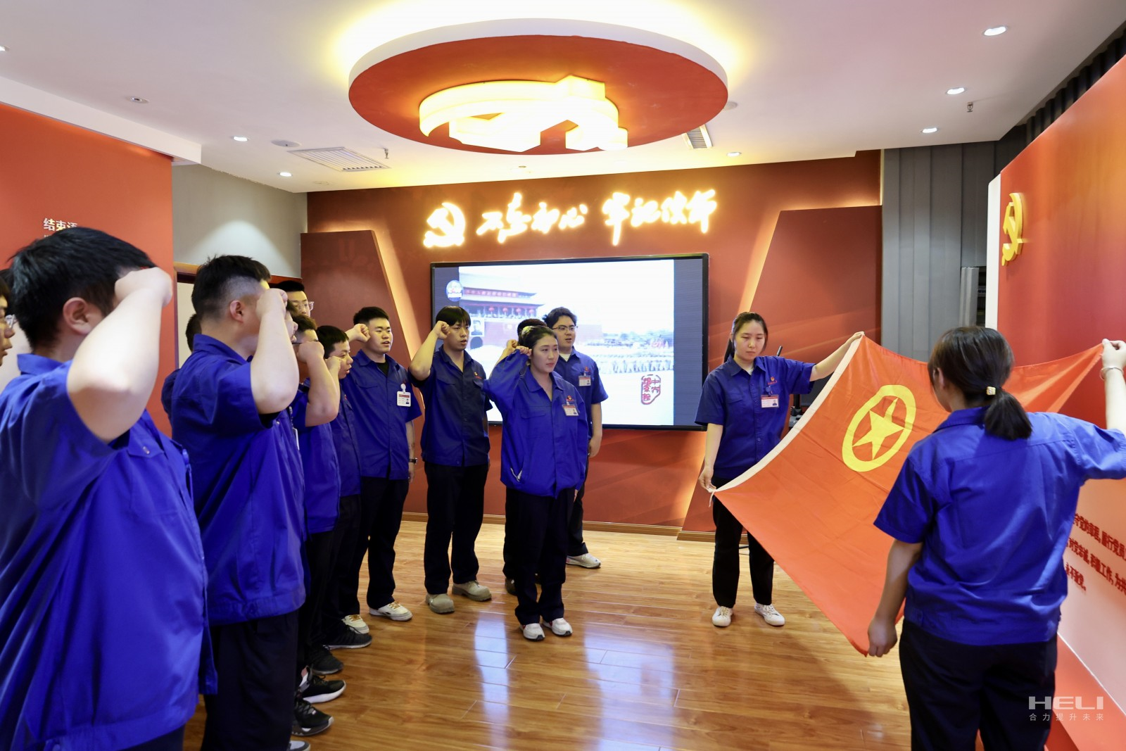 重温入团誓词.png